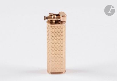 DUNHILL Paris. Lighter Unique model in gilded...