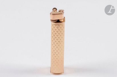 DUNHILL Paris. Lighter Unique model in gilded...