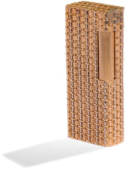 DUNHILL Paris. Gas lighter in yellow gold...