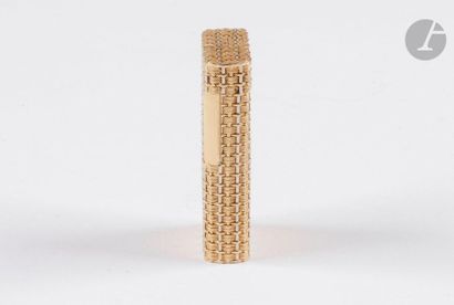 DUNHILL Paris. Gas lighter in yellow gold...