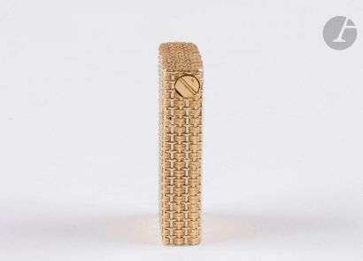 DUNHILL Paris. Gas lighter in yellow gold...