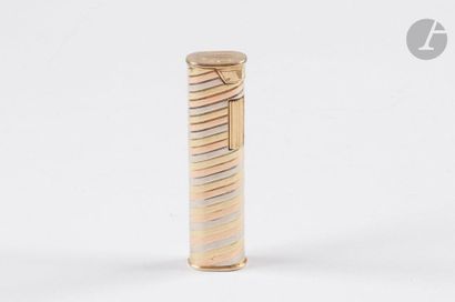 DUNHILL. Three gold gas lighter 750 0/00....