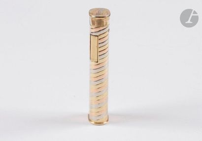 DUNHILL. Three gold gas lighter 750 0/00....