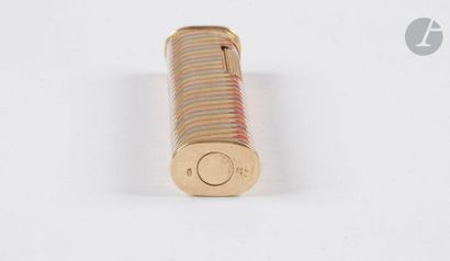 DUNHILL. Three gold gas lighter 750 0/00....