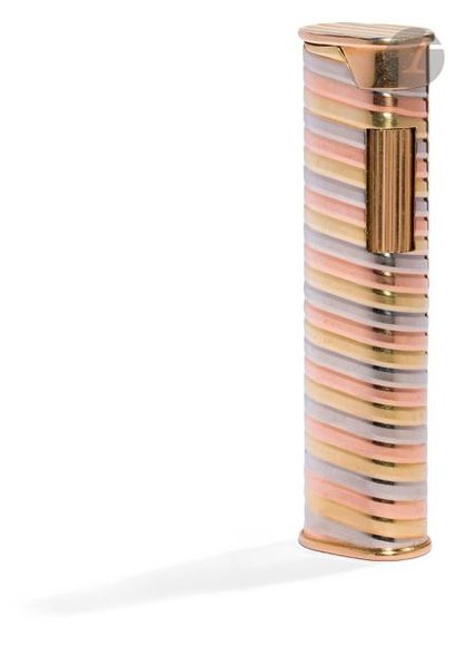 Attributed to DUNHILL. Gas lighter 3 golds...