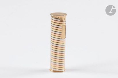 Attributed to DUNHILL. Gas lighter 3 golds...