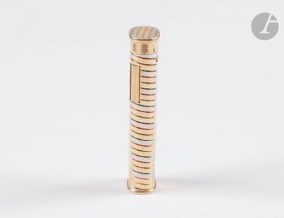 Attributed to DUNHILL. Gas lighter 3 golds...