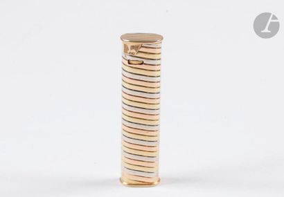 Attributed to DUNHILL. Gas lighter 3 golds...
