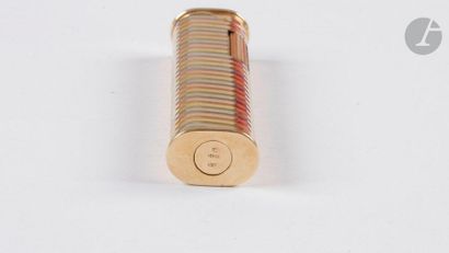 Attributed to DUNHILL. Gas lighter 3 golds...