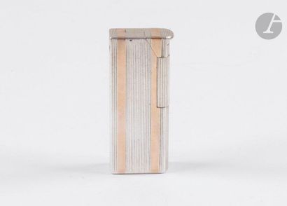 DUNHILL Paris. Gas lighter in silver and...