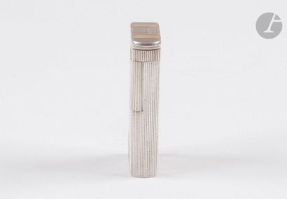 DUNHILL Paris. Gas lighter in silver and...