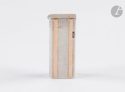 DUNHILL Paris. Gas lighter in silver and...