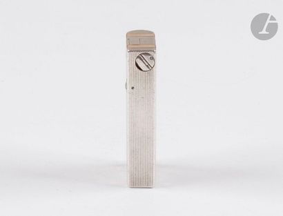 DUNHILL Paris. Gas lighter in silver and...