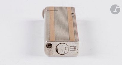 DUNHILL Paris. Gas lighter in silver and...