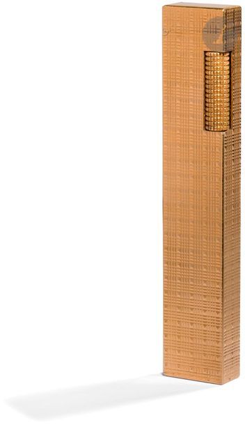 DUNHILL. Gold plated gas lighter. Diamond-tipped...