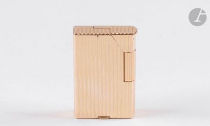 DUNHILL Paris. Gasoline lighter in yellow...