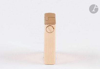 DUNHILL Paris. Gasoline lighter in yellow...