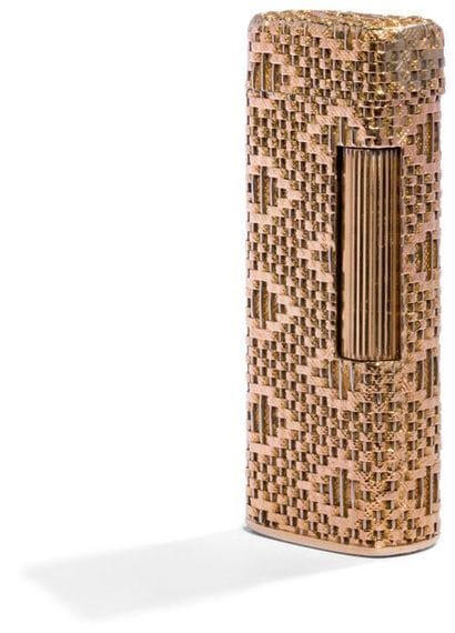 Gas lighter with 750 0/00 yellow gold shell...