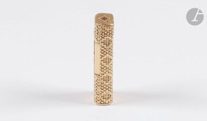 Gas lighter with 750 0/00 yellow gold shell...