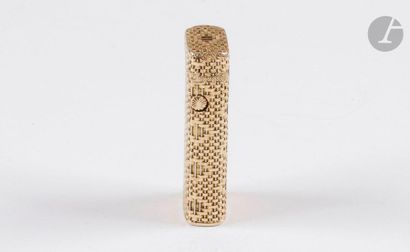 Gas lighter with 750 0/00 yellow gold shell...