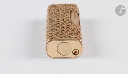 Gas lighter with 750 0/00 yellow gold shell...