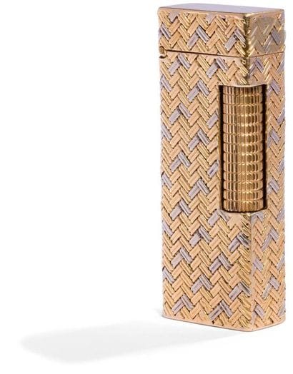 Gas lighter with two gold shells 750 0/00....