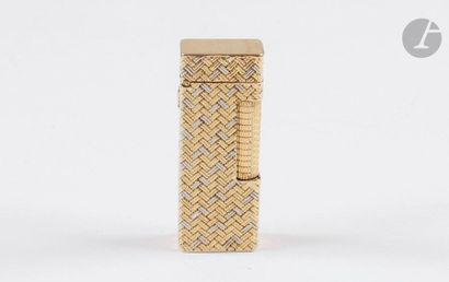 Gas lighter with two gold shells 750 0/00....