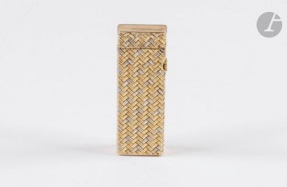 Gas lighter with two gold shells 750 0/00....