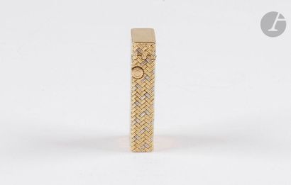 Gas lighter with two gold shells 750 0/00....