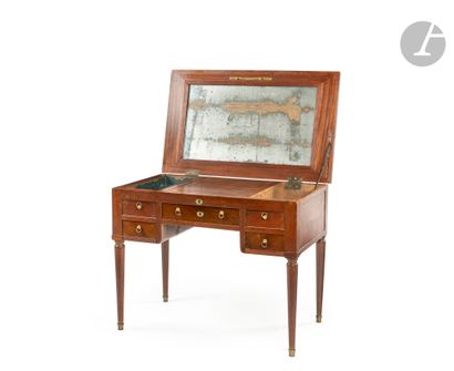 Table de toilette en acajou formant table...