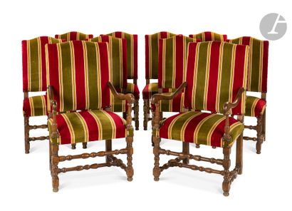 Suite de deux fauteuils et huit chaises en...