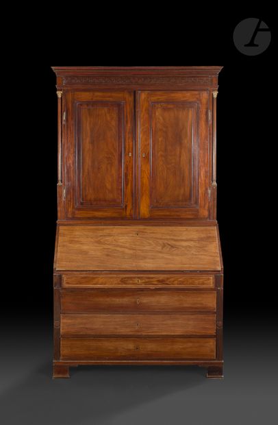 
Grand secrétaire formant commode et armoire...
