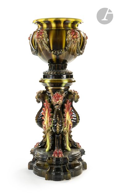 SAINT-ANDRE, NICE 
Vase d’ornement sur une...