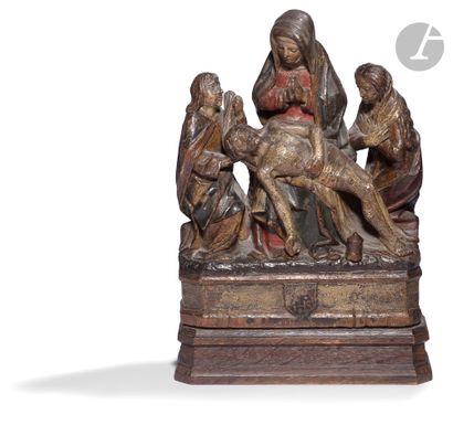Vierge de Pitié en noyer sculpté en ronde-bosse
et...