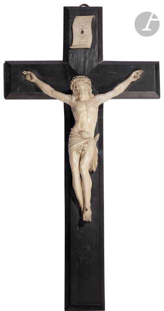 Crucifix avec Christ en ivoire. 
Début du...