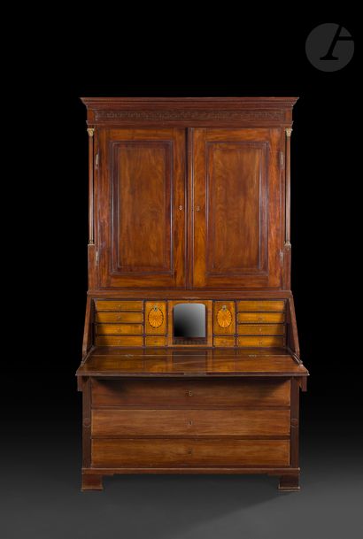 
Grand secrétaire formant commode et armoire...