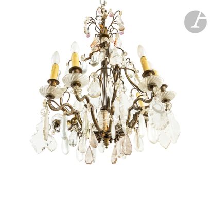 Lustre en bronze et verre taillé et teinté...