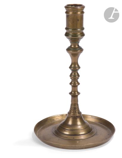 Bougeoir en bronze, base circulaire, fût...