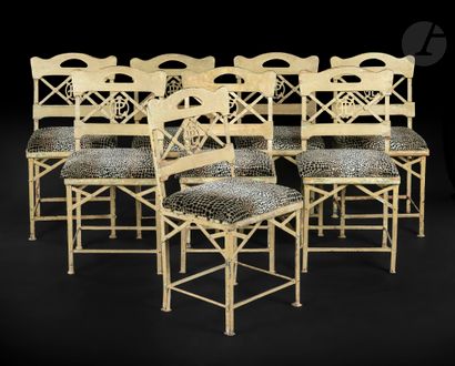 Suite de huit chaises en bois et métal peints...