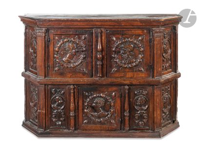 Corps supérieur de dressoir en chêne sculpté,...