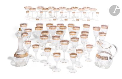 
Partie de service en verre taillé à rehauts...