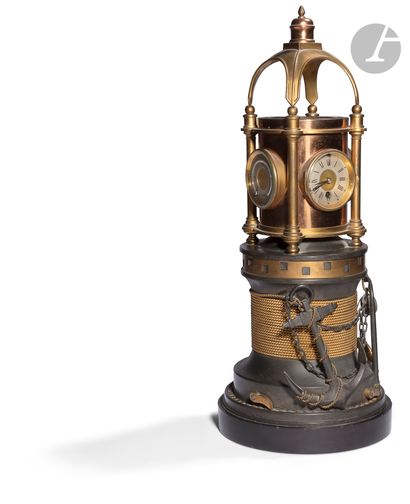 Grande pendule de marine. 
Socle en tôle...