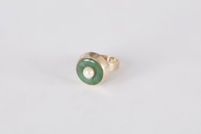 Bague en or 9K (375), ornée d’une perle de...
