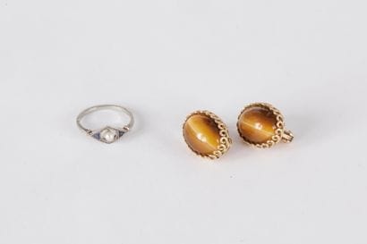 Paire de clips d’oreilles en or 18K (750)...