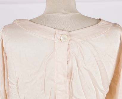 Yves Saint Laurent Rive Gauche

1 longue...