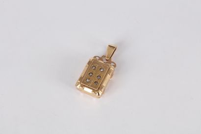 Médaillon ouvrant porte-souvenir en or 18K...