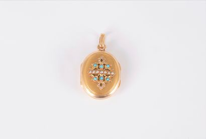 Pendentif médaillon en or 18K (750) guilloché,...