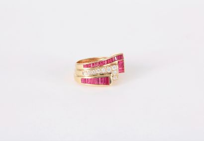 Bague asymétrique en or 18K (750) ornée d’une...