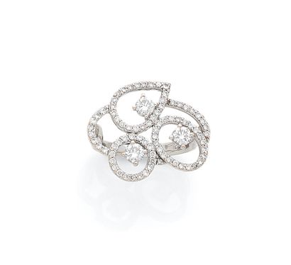 Bague en or gris 18K (750) ornée de motifs...