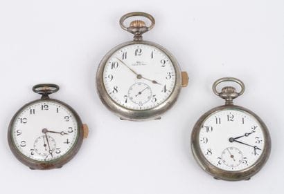 Lot de trois montres de poche à sonnerie....